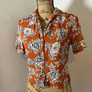 Urban Outfitters Red Floral Fitted Blouse Women’s Small